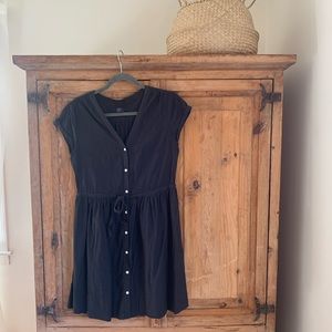 GAP black sundress | waist tie travel dress